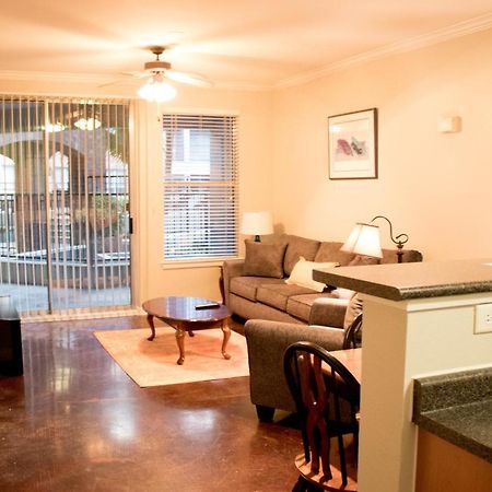 Downtown Dallas Beautiful Poolside Apartment Екстериор снимка
