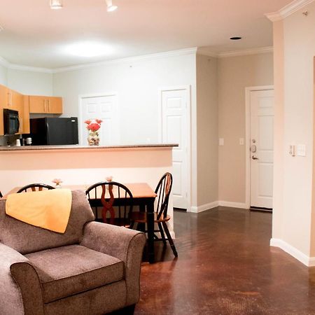 Downtown Dallas Beautiful Poolside Apartment Екстериор снимка