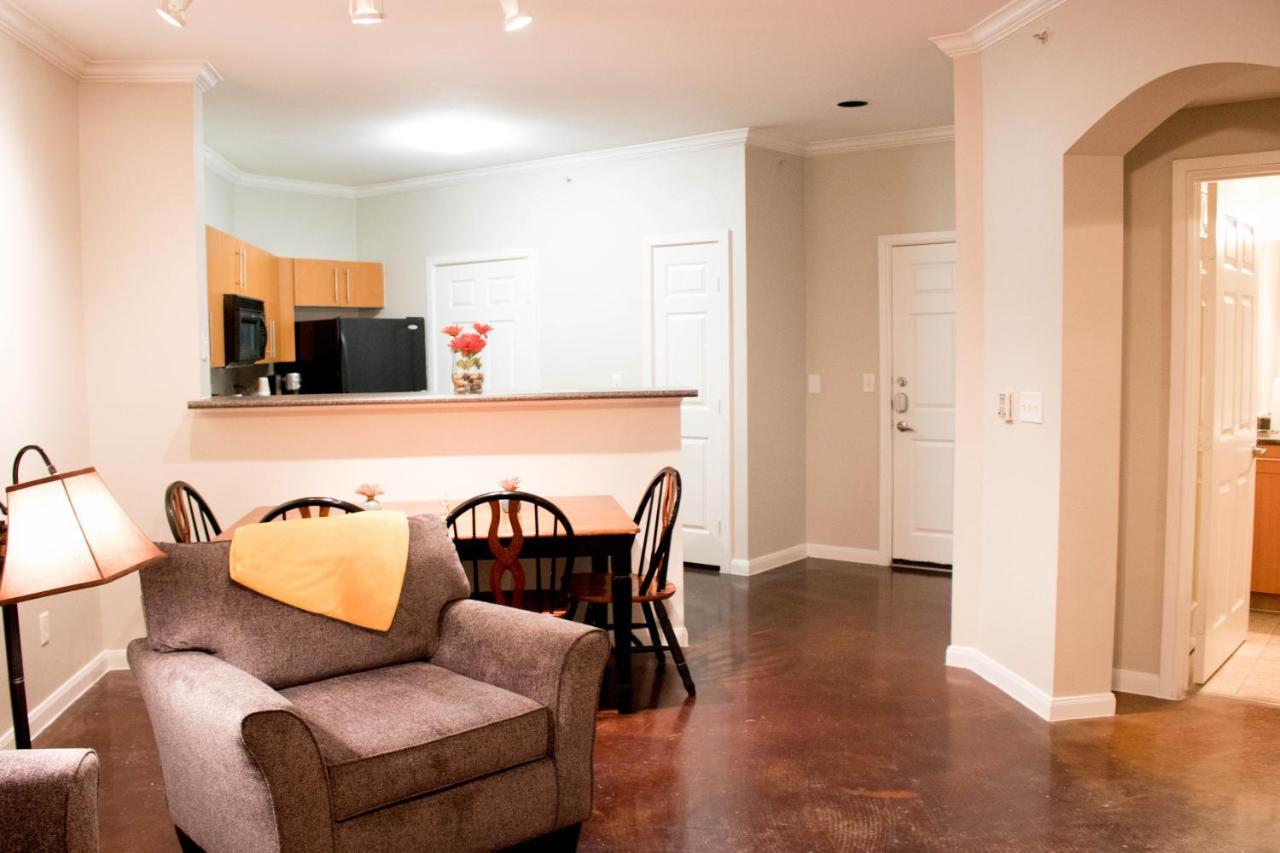 Downtown Dallas Beautiful Poolside Apartment Екстериор снимка