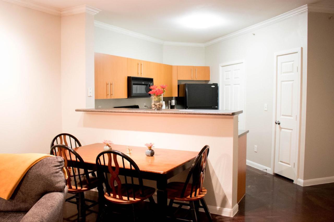 Downtown Dallas Beautiful Poolside Apartment Екстериор снимка