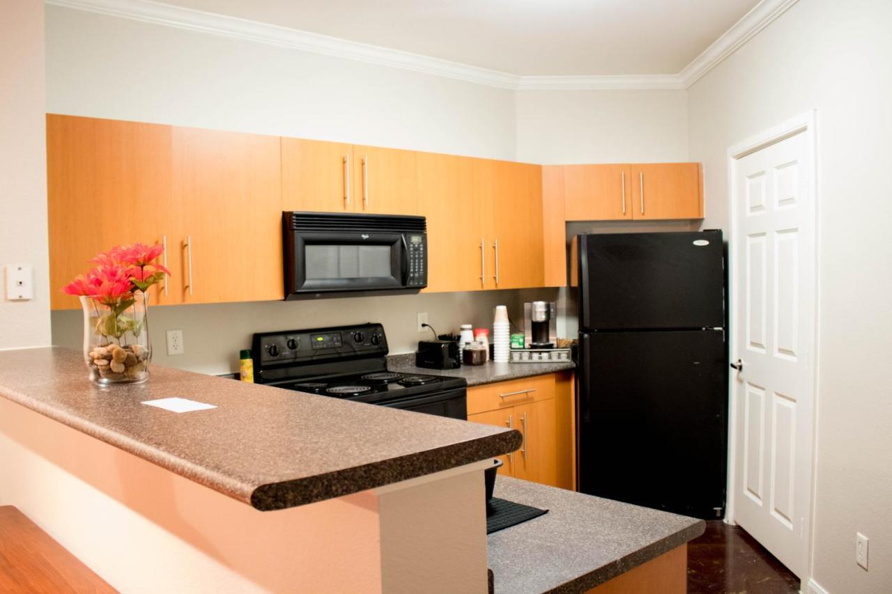 Downtown Dallas Beautiful Poolside Apartment Екстериор снимка